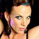 Melissa Williams als Julie