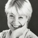 Toni Palmer als Mrs Endicott