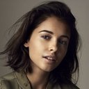 Naomi Scott als Escarlette Sepúlveda