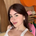 Sofia Santino als HOST