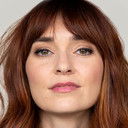 Kara Luiz als Bank Boss