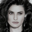 Isabeli Fontana als Self