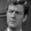 Anthony Dutton als Dodds