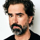 Hamish Linklater als Henry