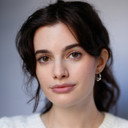 Rebecca Metcalf Cortese als Tina Tezzi