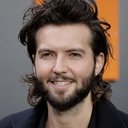 Guy Burnet als Daniel Rivers