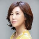 Shin Young-jin als Con Wife