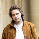 Jonas Bluhm als Phil