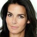Angie Harmon als Commissioner Barbara Gordon (voice)