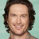 Oliver Hudson als Mr. Dramatic