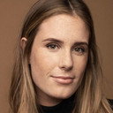 Natalie Buck als Reporter