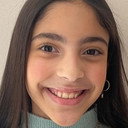 Antonella García Cañas als Lucía (Niña)