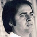 Farooq Shaikh als Dr. Charu Das