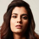 Shreya Dhanwanthary als Julia