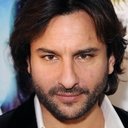 Saif Ali Khan als Karan Singh Rathod