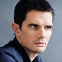 Mathieu Lescop als Chanteur du bar