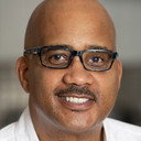 John Henton als Overton Jones