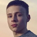Sam Hall als Samson Dingle