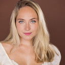 Kayleigh Anne Ruller als Taylor