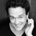 Ben Geurens als Dr. Ross
