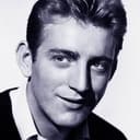 Rod McKuen als Rod McKuen (segment "Her Morbid Desires")