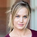 Jenessa Sheffield als Judge Ava