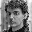 Benedict O'Keefe als Interviewer
