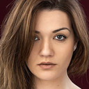 Λένα Σπύρου als Assistant in the Refugee camp