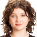 Juliette Bharucha als Hélène / Jo
