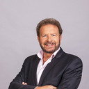 Dudu Fisher als Ezra Wolfson