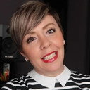 Erica Edwards als Salesgirl