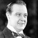 Paul Nicholson als District Attorney