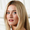 Sarah Pidgeon als Stevie Ward