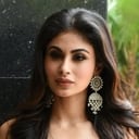 Mouni Roy als Rukmini Mehta