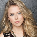 Alissa Latow als Angela Dodds