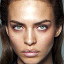 Kahara Hodges als Aunt Lucy