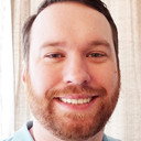 Kyle Phillips als Radio Host