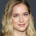 Elizabeth Lail als Self