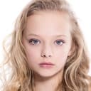 Amiah Miller als Young Sara