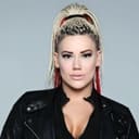 Kira Magnin-Forster als Taya Valkyrie