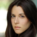 Victoria Atkin als Troupe