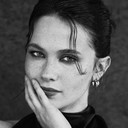 Cailee Spaeny als 17 Year Old Lynne Vincent