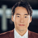Steven Song als Peter