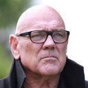 David Lomas als Host