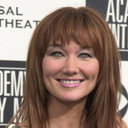 Lari White als Bettina Peterson