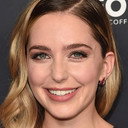 Jessica Rothe als Laura