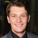 Brett Dier als Breakdancer