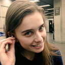 Elena Lazic als Self – Film Critic