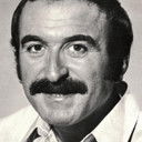 Jean Sas als Sports commentator with the moustache