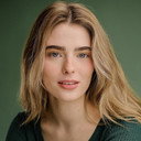 Flo Thompstone als Gaia
